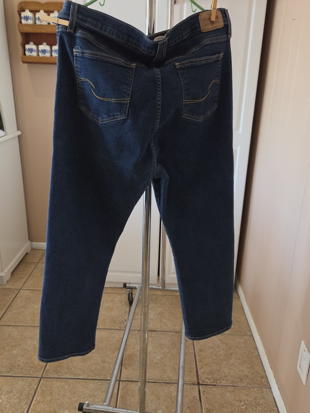 Women's Dark Blue High-Rise Levi Jeans